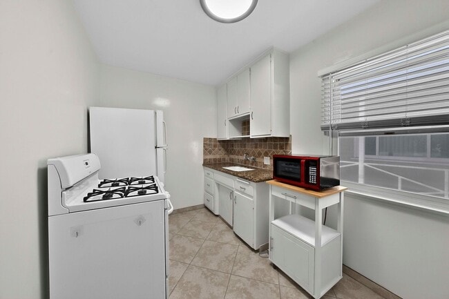 Photo - 75 Glendora Ave Unit 75 Glendora 3