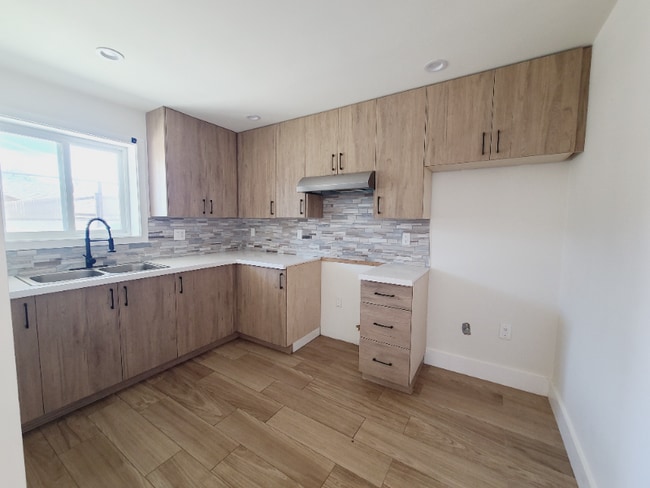 Building Photo - 9949 Pinewood Ave