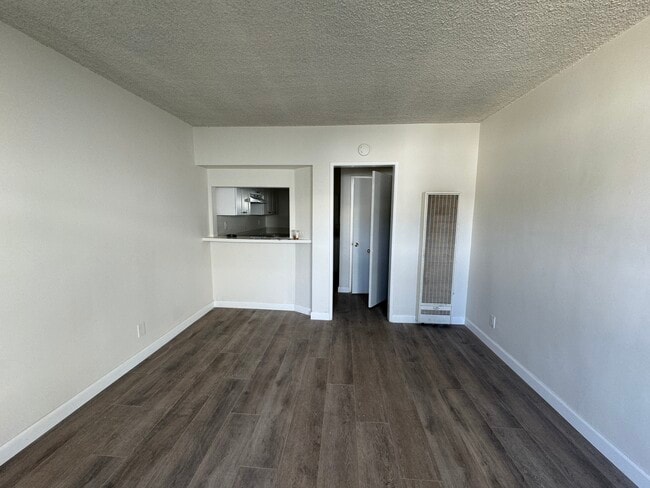 Photo - Emerald Apartments