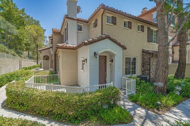Building Photo - COMING SOON! Village Walk 2 Bedroom for Re... Rental