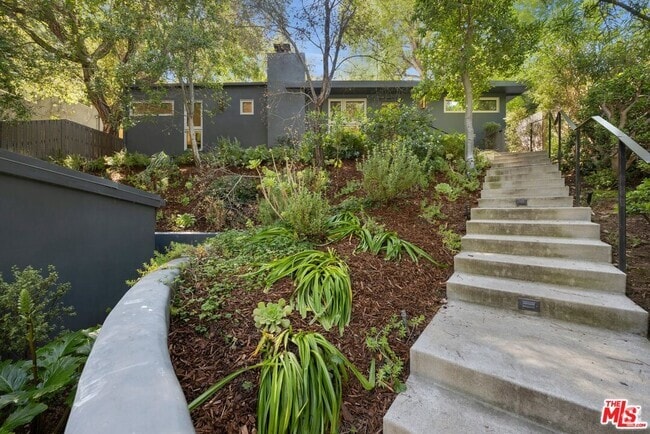 Building Photo - 8811 Wonderland Ave Rental
