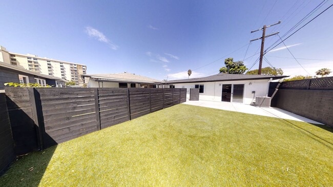 Building Photo - 5575 Mary Ln Dr