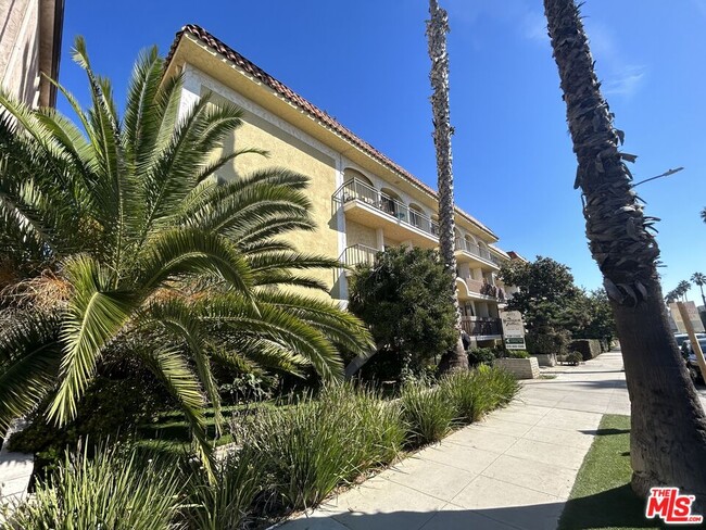 Photo - 1033 6th St Unit 310