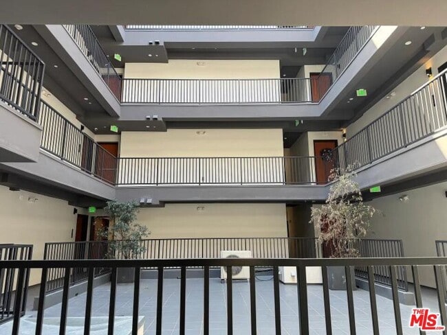 Photo - 955 Fedora St Unit 302