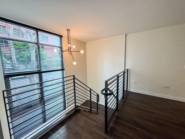 Photo - 425 W Beech St