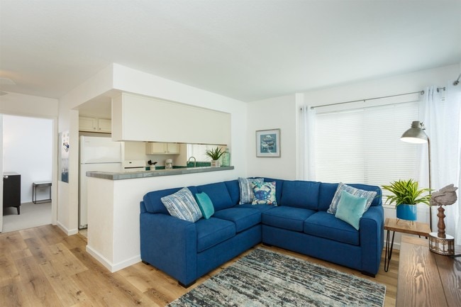 Photo - 810 Liverpool Ct