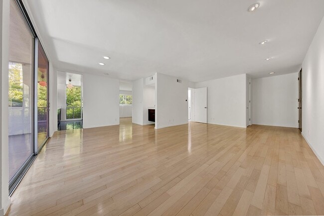 Photo - 1147 N Clark St Unit 306