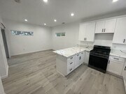 Photo - 4BD/2BA, Quick Walk to Campus!