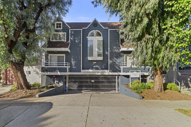 Entrance to underground parking - 4511 Murietta Ave Townhome