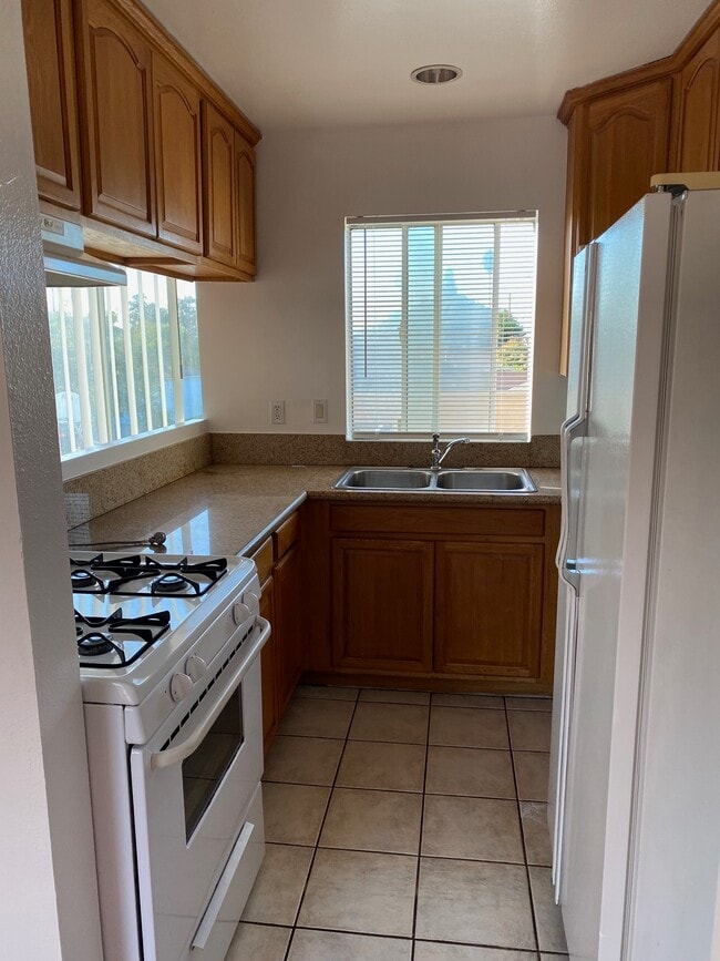 Building Photo - 174 W Linden Ave Unit #1