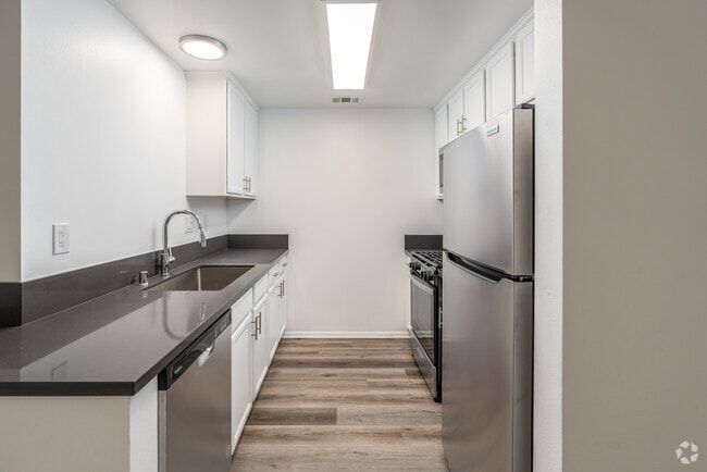 3BR, 3BA - 1,239SF - Kitchen - Parkside Villas