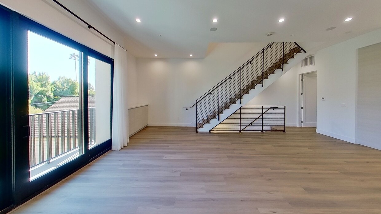 3D Tour - 1547 Hi Point St House