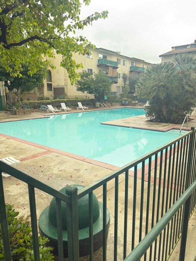 Photo - 5460 White Oak Ave Unit 212