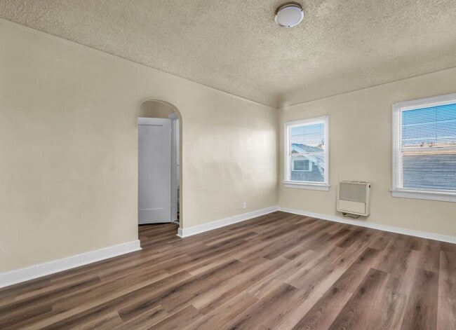 Building Photo - 1628 W 45th St Unit 205