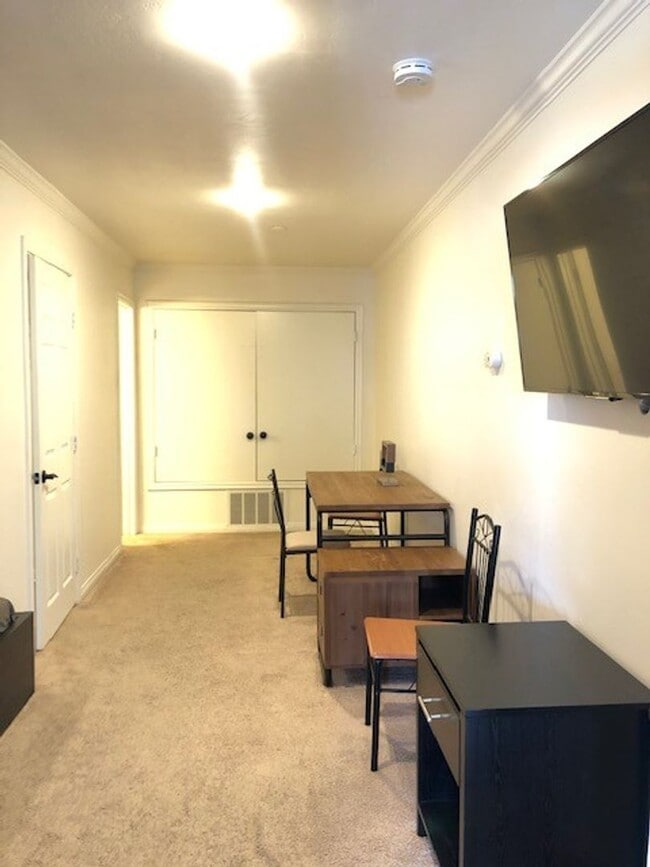 Photo - Los Caballeros #006 Unit 6B