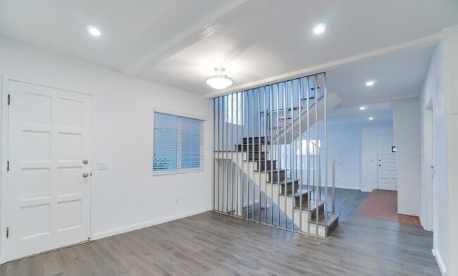 Photo - 16-18 REEF ST. Unit 16