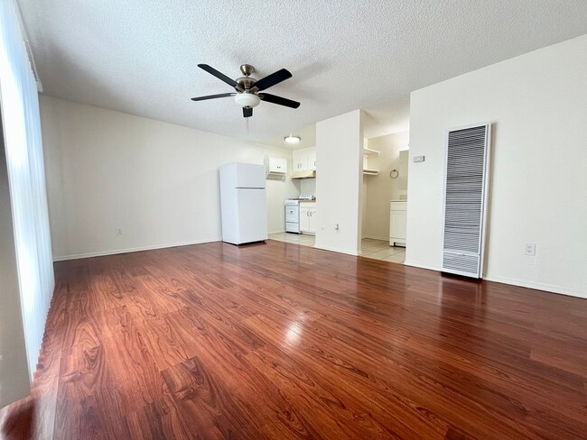 Building Photo - 338-340 University Place Unit 340-B