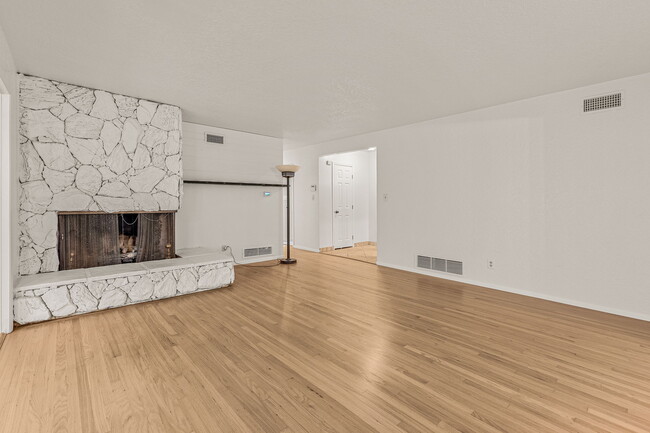 Photo - 9351 La Suvida Dr