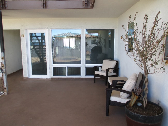 Building Photo - 111 S Alameda Ln Rental