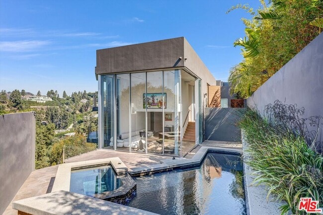 Photo - 9400 Readcrest Dr House