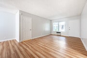 1BR, 1BA - 720SF - Living Room - Stonegate Apartments