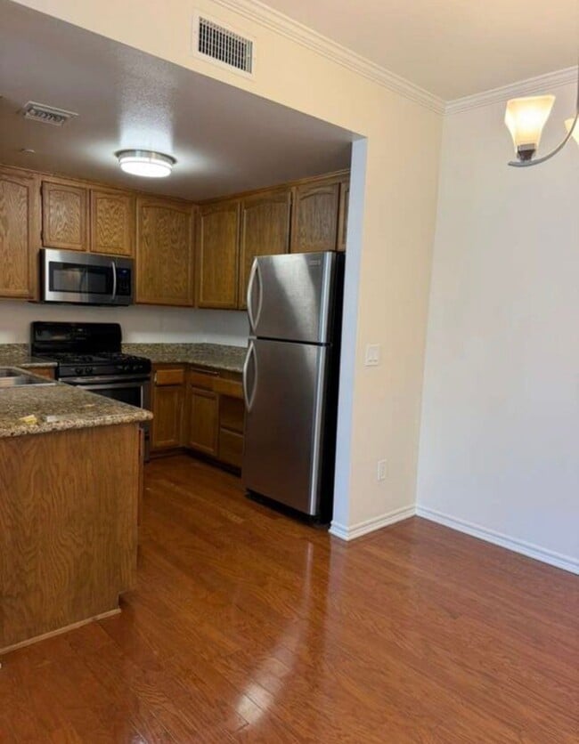 Photo - 4523 Woodman Ave