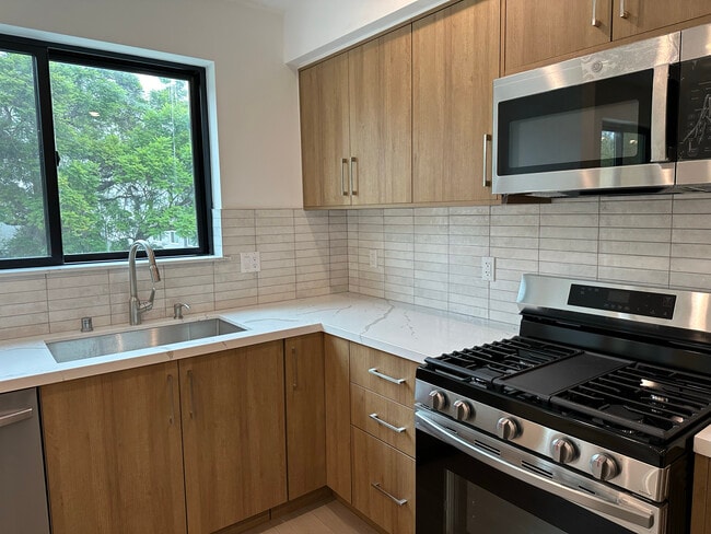 Photo - 941 N Martel Ave