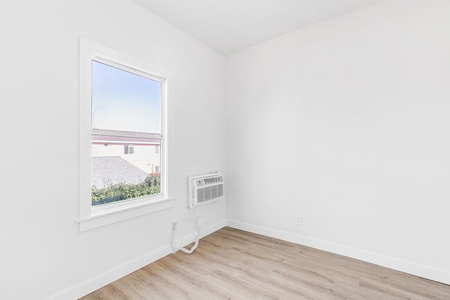 Photo - 1618 E Vernon Ave Unit 1618