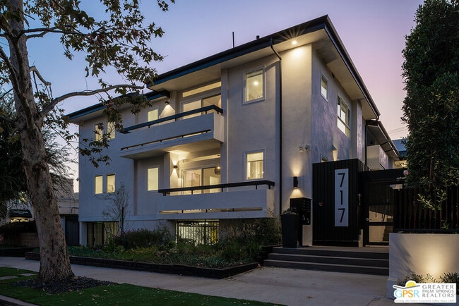 Building Photo - 717 Orlando Ave Unit 07