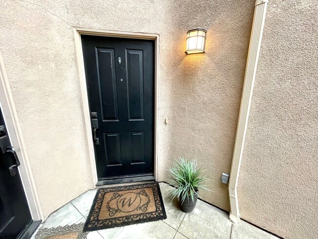 Photo - Modern and Chic 2 bed 2.5 bath in Newport Beach!!!