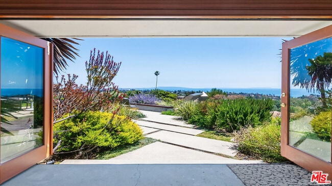 Building Photo - 1166 Las Pulgas Pl Rental