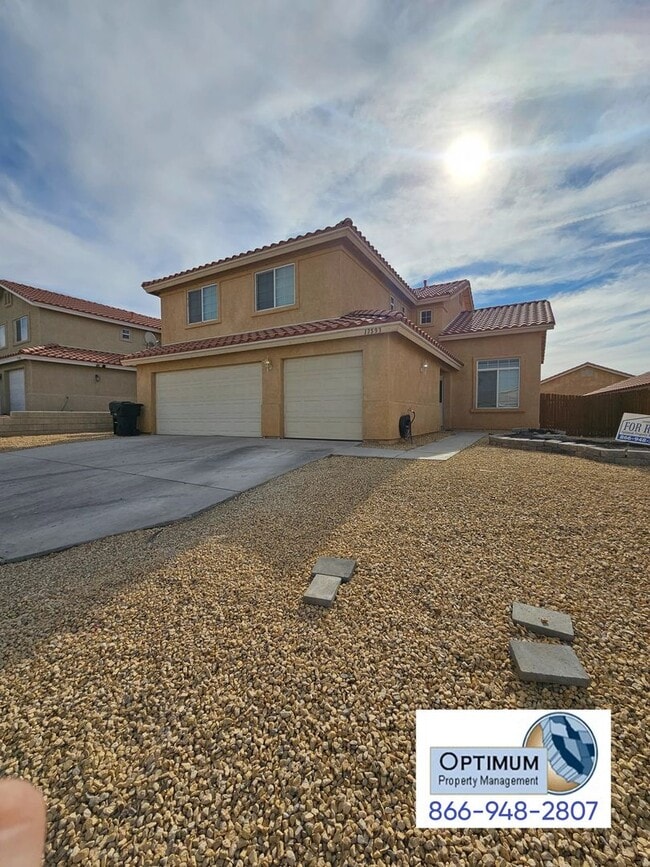 Photo - Spacious 6 bedroom , 3 bathroom home with downstairs bedroom and bath