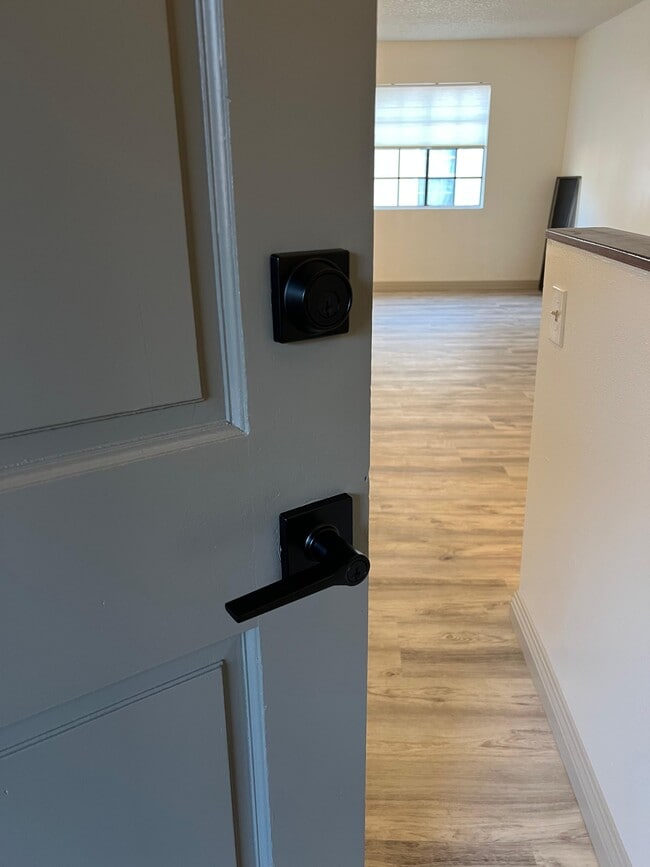 Building Photo - 236 S Curtis Ave Unit D