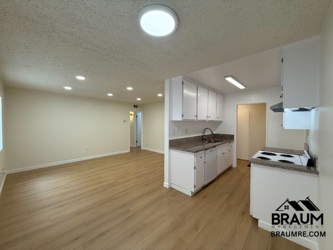 Photo - 5461 Kester Ave Unit 105