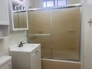 Photo - lovely 3-bathroom and 2-bathroom with a de... House
