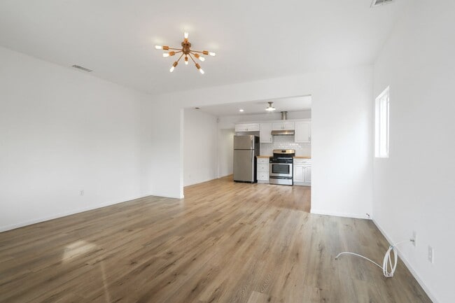 Building Photo - 2435 Houston St Unit 2435