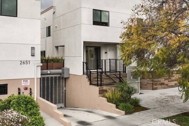 Building Photo - 2651 S Hobart Blvd Unit 5