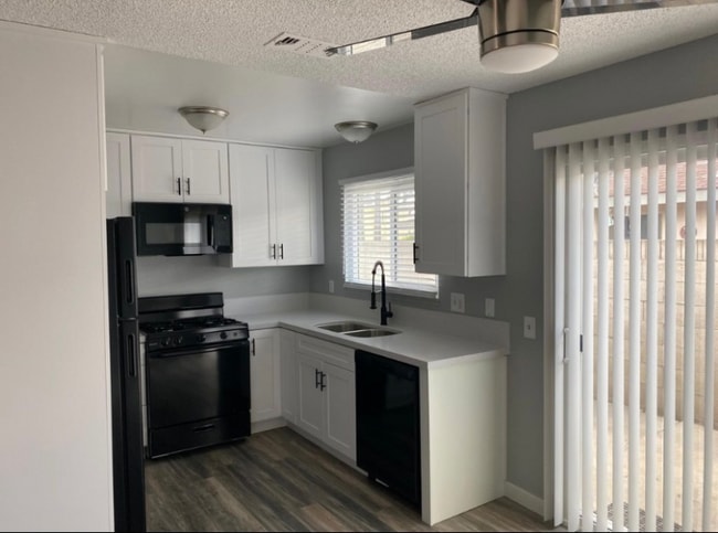 Photo - 2729 W Yale Ave Unit Apt B