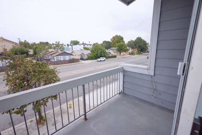Photo - 14230 Victory Blvd