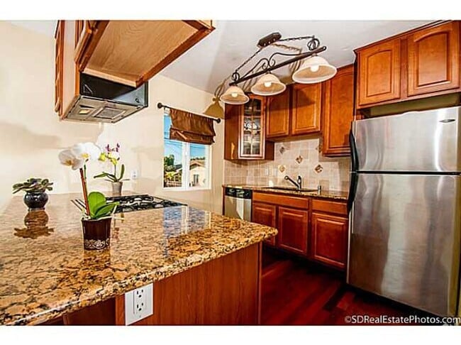 Building Photo - Beautiful 3 Bedroom 2 Bath in City Heights... Unit 12 Rental