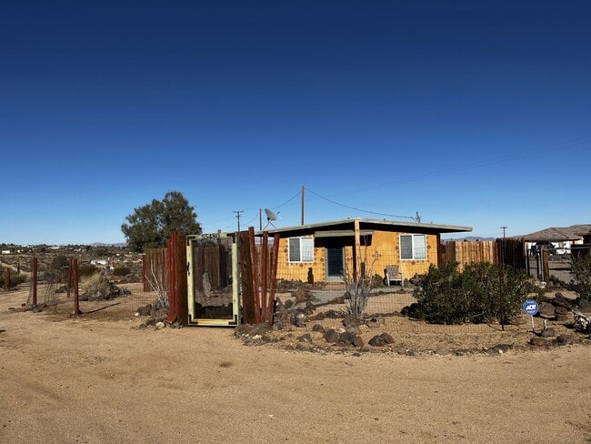 Building Photo - AVAILABLE NOW Rental