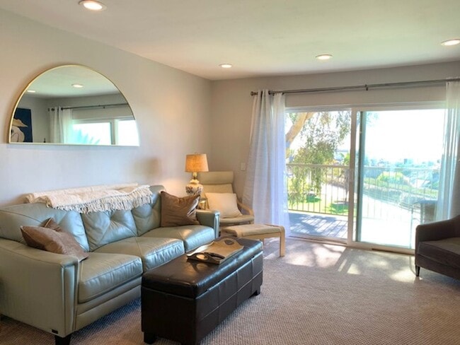 Photo - 733 Reef- MFR Unit 1