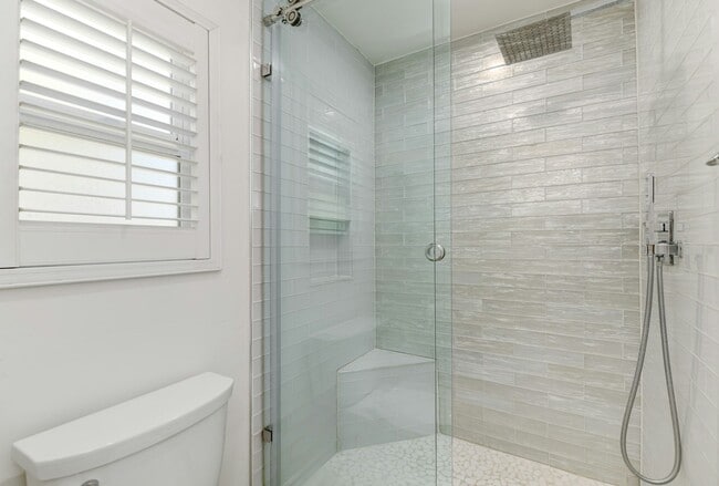 Photo - 1531 Sundale Rd