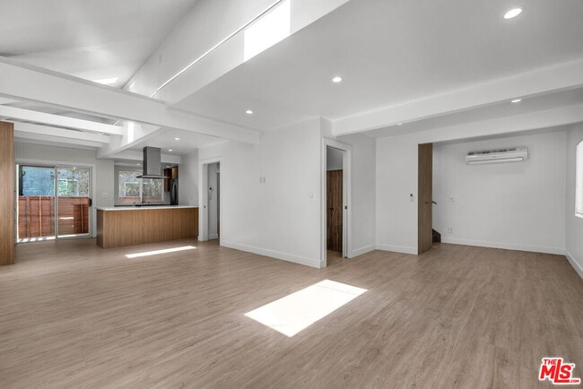 Photo - 825 San Miguel Ave
