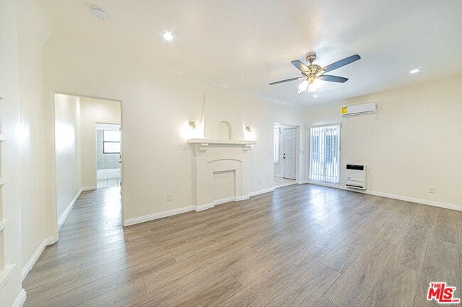 Photo - 1152 S Bronson Ave