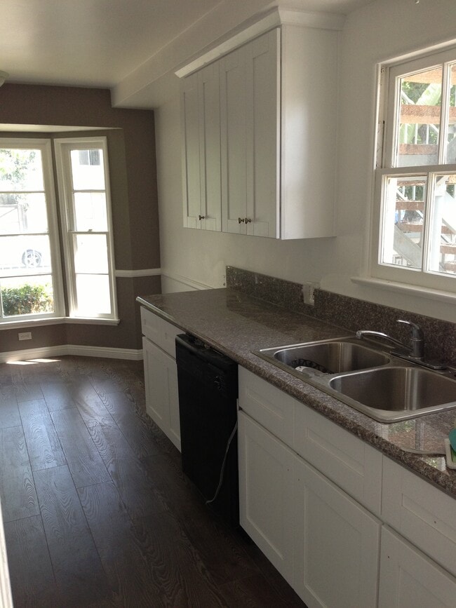 Photo - 5551 Noble Ave Unit B