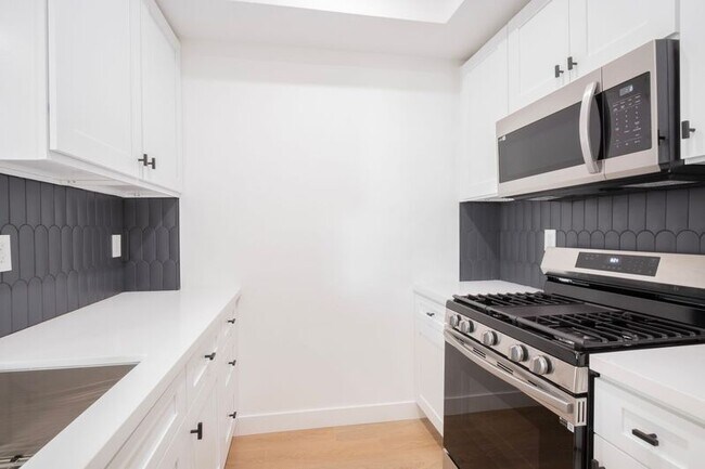 Photo - 1616 N Serrano Ave Unit 103