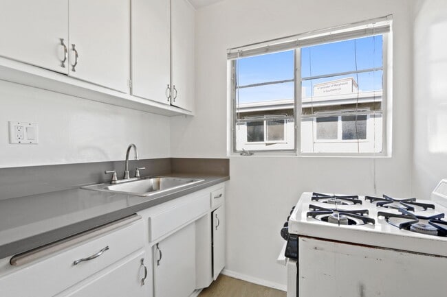 Photo - 10906 Santa Monica Blvd Apartment Unit 09A
