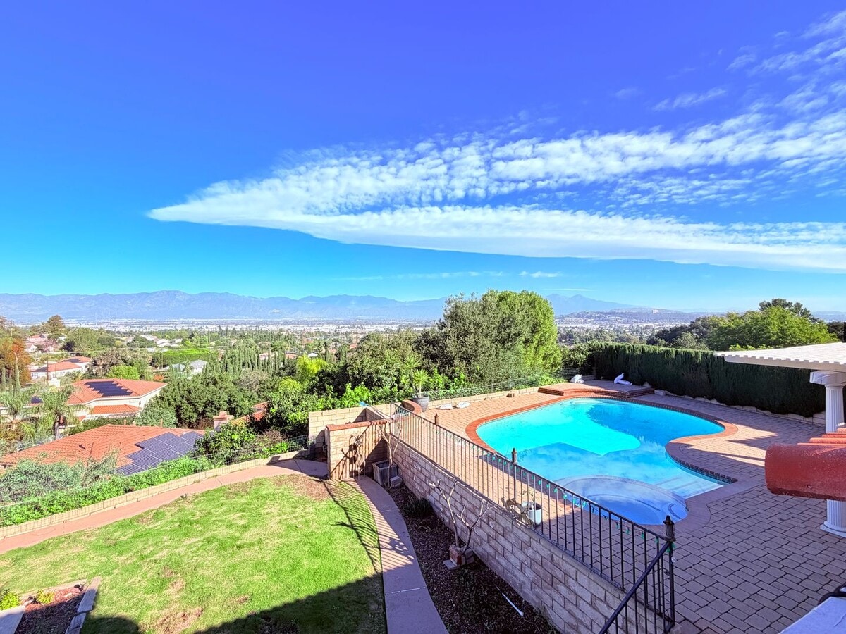 Photo - 3 Bedroom Beautiful Home with a stunning view