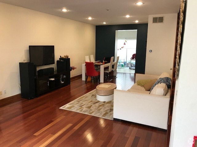 Living Room - Brazilian Hardwood Floors - 2405 34th St Rental